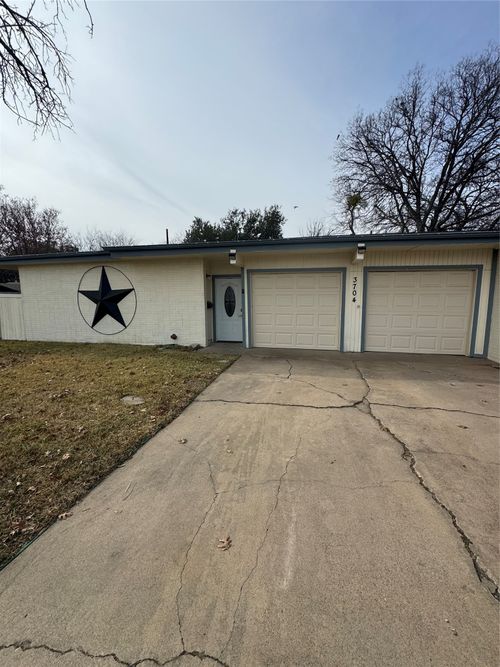 3704 Cork Pl, Fort Worth, TX, 76116-6922 | Card Image