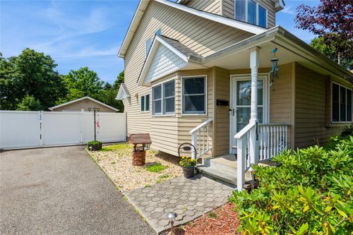 160 Washington Ave, Patchogue, NY, 11772-2964 | Card Image