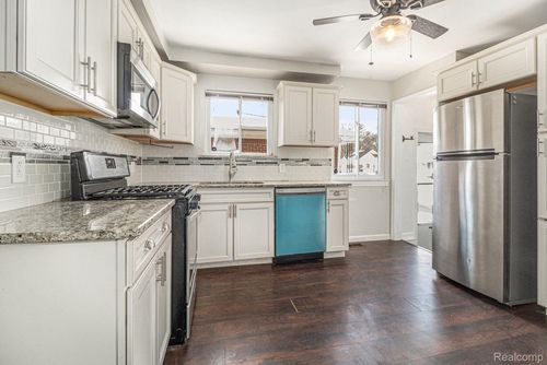 663 Highland Ave, Lincoln Park, MI, 48146-4386 | Card Image