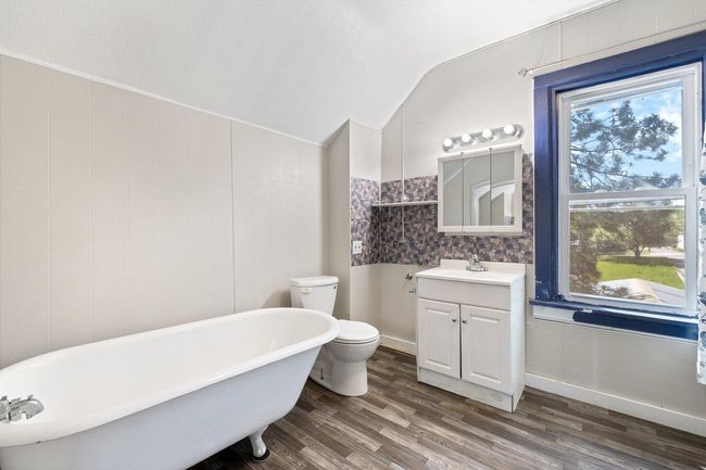 Bathroom | Image 9