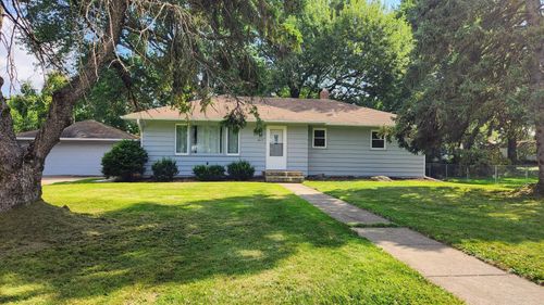 8015 1st St N, Oakdale, MN, 55128-7040 | Card Image
