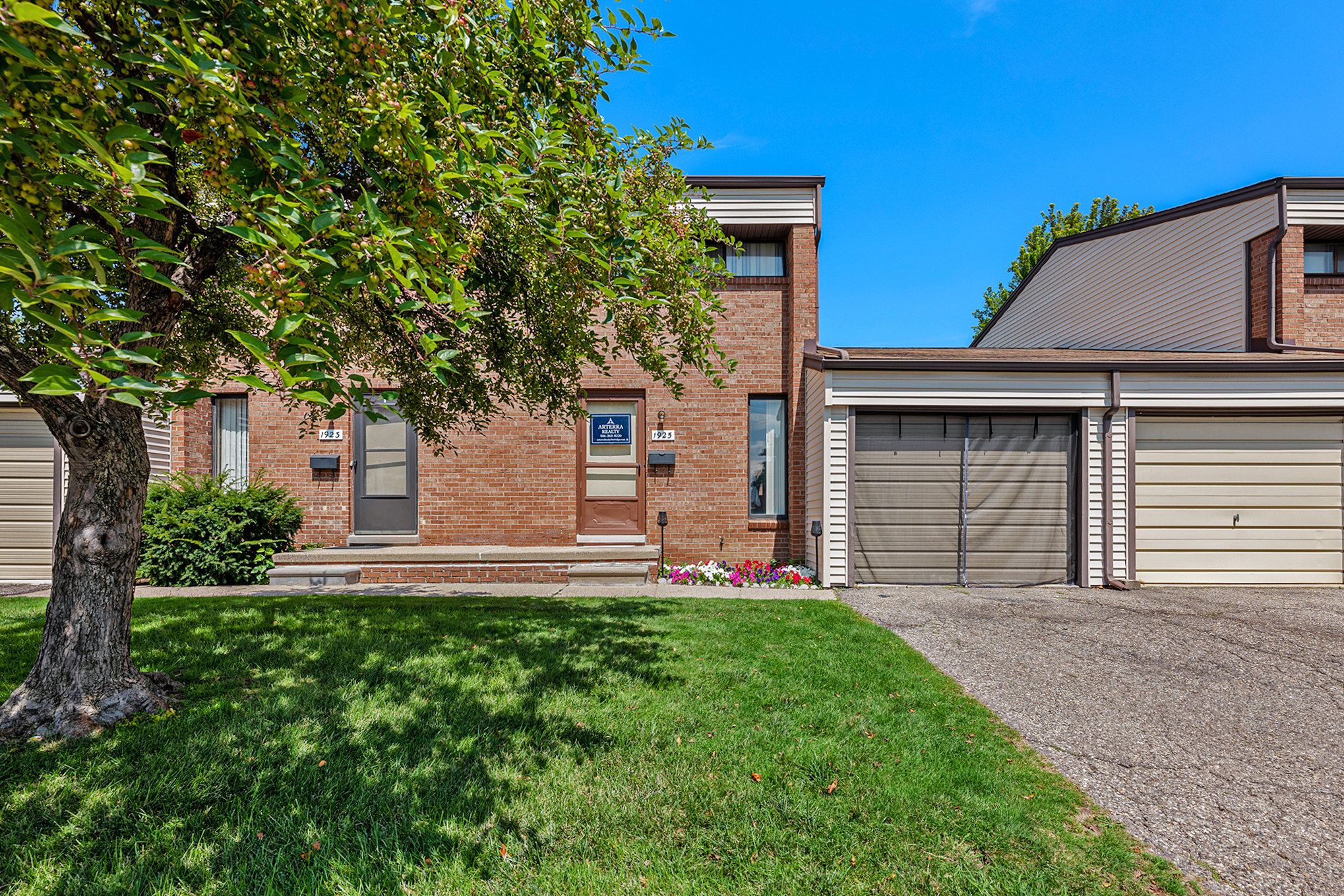 Nicholas Ct, Warren, MI 48092