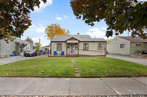 911 S Alder St, Kennewick, WA, 99336-5715 | Card Image