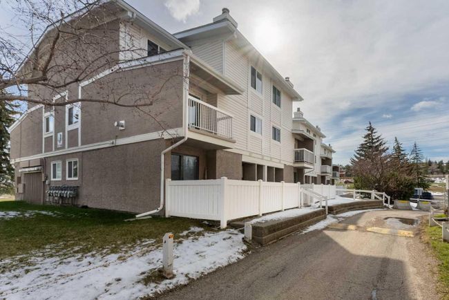 128 - 3015 51 Street Sw, Home with 2 bedrooms, 1 bathrooms and 1 parking in Calgary AB | Image 2