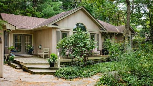 10008 Jenna Rd, Grand Bend, ON, N0M1T0 | Card Image