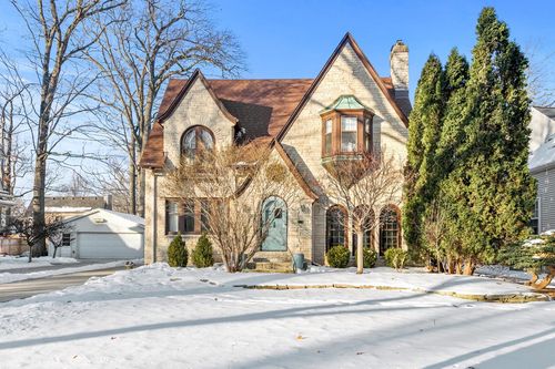 740 E Lexington Boulevard, Whitefish Bay, WI, 53217 | Card Image