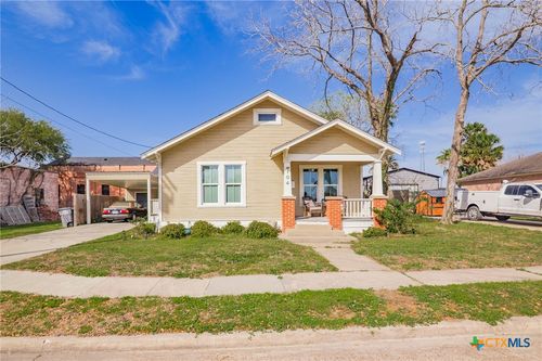 104 Stayton Ave, Victoria, TX, 77901-6539 | Card Image