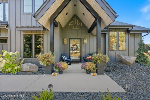 713 N Center Valley Rd, Sandpoint, ID, 83864-7149 | Card Image