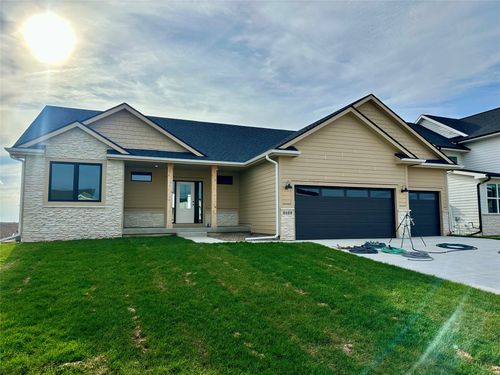 4668 180th St, Waukee, IA, 50263-6409 | Card Image