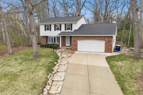305 Windward Road, GREEN BAY, WI, 54302 | Card Image