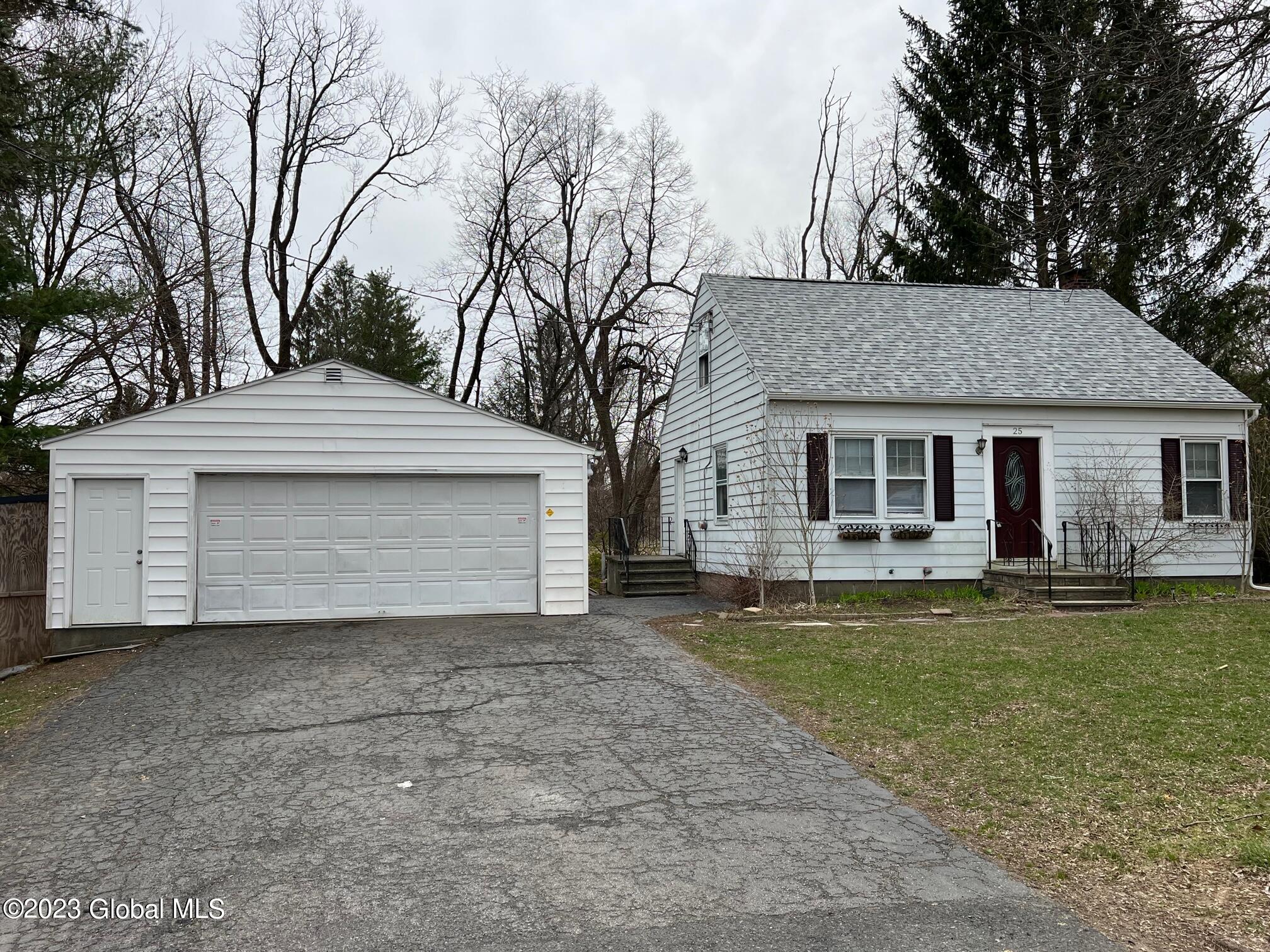 25 Bacon Lane, Inactive in Colonie Zoocasa