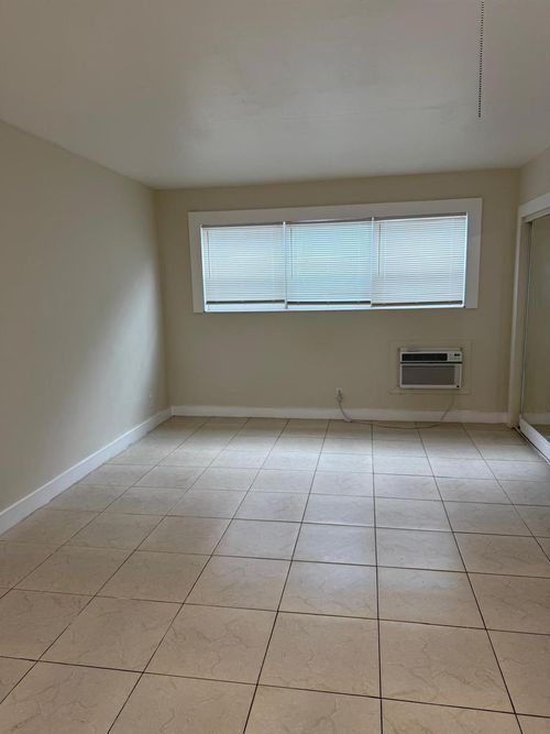 apt-7-101 Se 9th St, Hallandale Beach, FL, 33009-7161 | Card Image