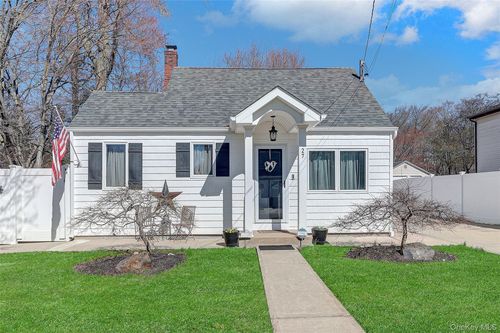 27 Tangier Dr, Sound Beach, NY, 11789-2126 | Card Image