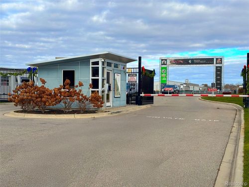 57 Pit Ln, Pontiac, MI, 48341-2794 | Card Image