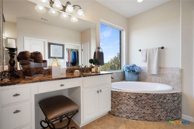 182 Emma Loop, House other with 4 bedrooms, 4 bathrooms and null parking in Austin TX | Image 21