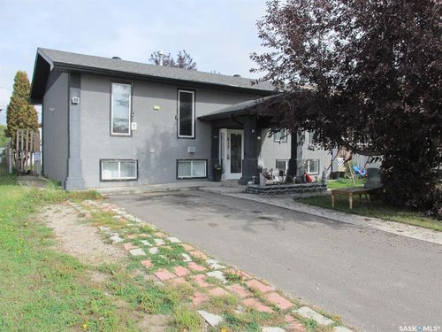 617 8th Ave W, Nipawin, SK, S0E1E0 | Card Image