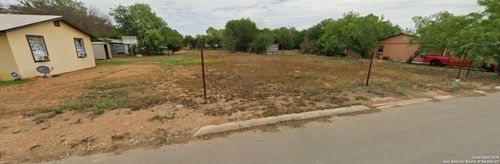 10 N Willow St, Pearsall, TX, 78061 | Card Image