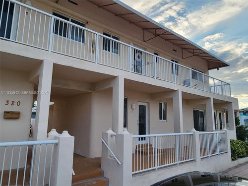 1-320 New York St, Hollywood, FL, 33019-1431 | Card Image