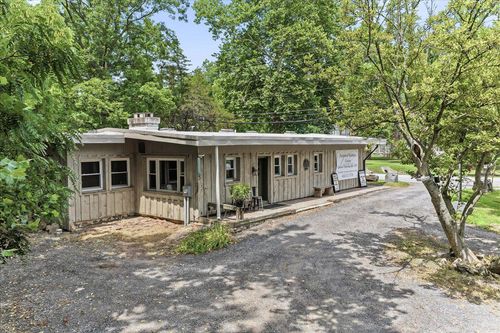 3671 Saint Peters Rd, Elverson, PA, 19520-8970 | Card Image