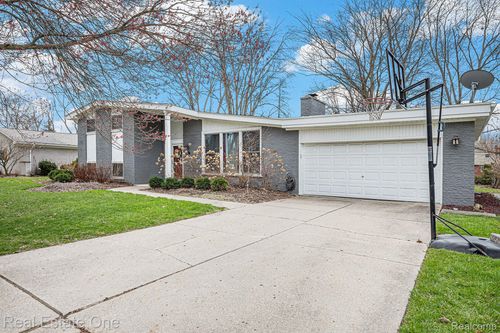 8477 Church Rd, Grosse Ile, MI, 48138-1330 | Card Image