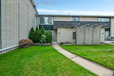 4 - 8232 Karam Boulevard, Condo with 2 bedrooms, 1 bathrooms and null parking in Warren MI | Image 2