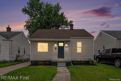 27825 Van Howe St, Roseville, MI, 48066-3040 | Card Image