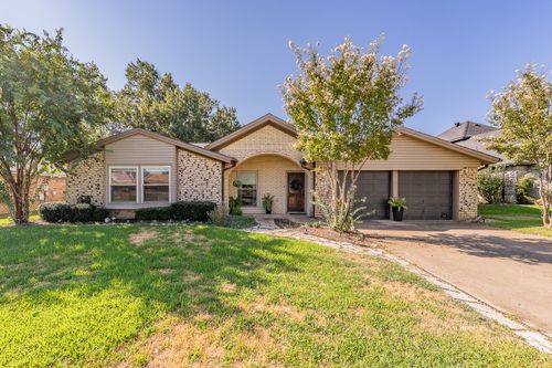 7536 Oak Park Dr, North Richland Hills, TX, 76182-7911 | Card Image