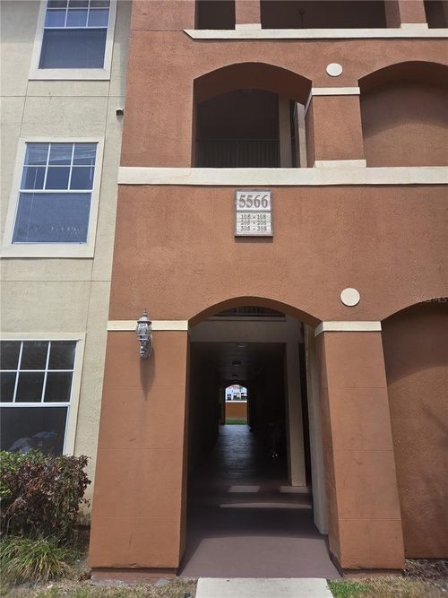 2-205-5566 Metrowest Blvd, ORLANDO, FL, 32811-1966 | Card Image