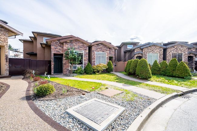 5286 Divine Place, Home with 5 bedrooms, 3 bathrooms and 1 parking in Burnaby BC | Image 2