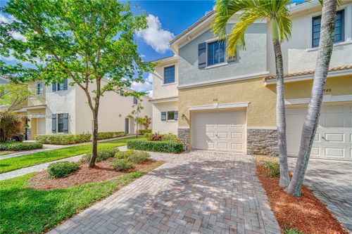 350-350 Ne 194th Ter, Miami, FL, 33179-3995 | Card Image