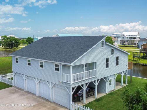 11088 Tahiti St, Bay Saint Louis, MS, 39520-7646 | Card Image