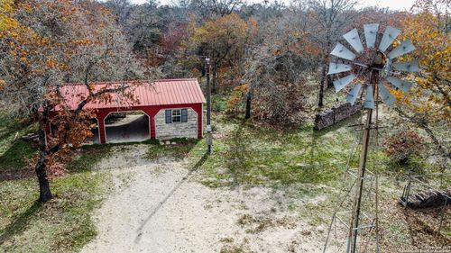 133 Country Oaks Dr, La Vernia, TX, 78121-4706 | Card Image