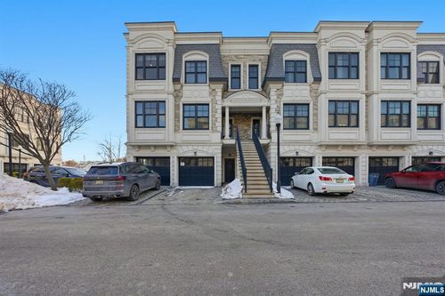35 Marquis Ct, Edgewater, NJ, 07020-2900 | Card Image