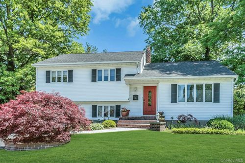 14 Radnor Court, Oyster Bay, NY, 11801 | Card Image