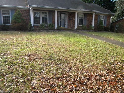 2261 New Castle Dr, Winston-Salem, NC, 27103-5757 | Card Image