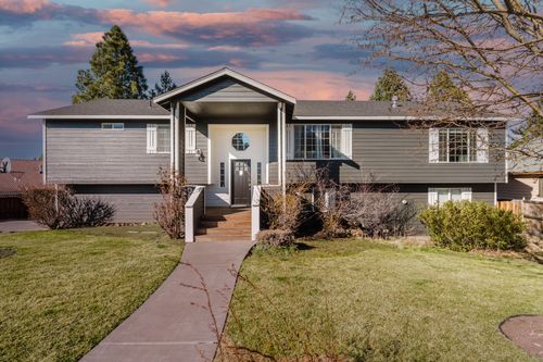 929 Ne Lena Pl, Bend, OR, 97701-6260 | Card Image
