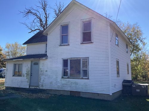 208 E Lake St, Ashkum, IL, 60911-6051 | Card Image