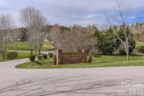 25 Sage Dr, Weaverville, NC, 28787-7301 | Card Image