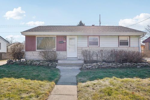 1539 Birch Dr, Waukesha, WI, 53188-2252 | Card Image