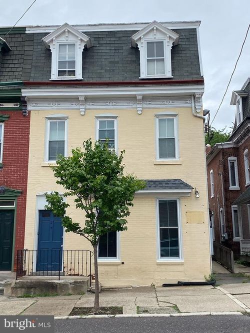 1st-209 Gay St, PHOENIXVILLE, PA, 19460-3720 | Card Image