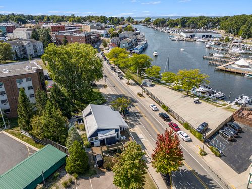 550 Williams St, South Haven, MI, 49090-2502 | Card Image
