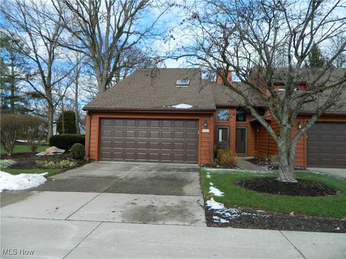 731 Village Club Rd, Sagamore Hills, OH, 44067-2333 | Card Image