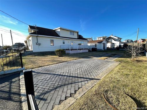 10 3rd St, Rosedale, NY, 11422-3117 | Card Image