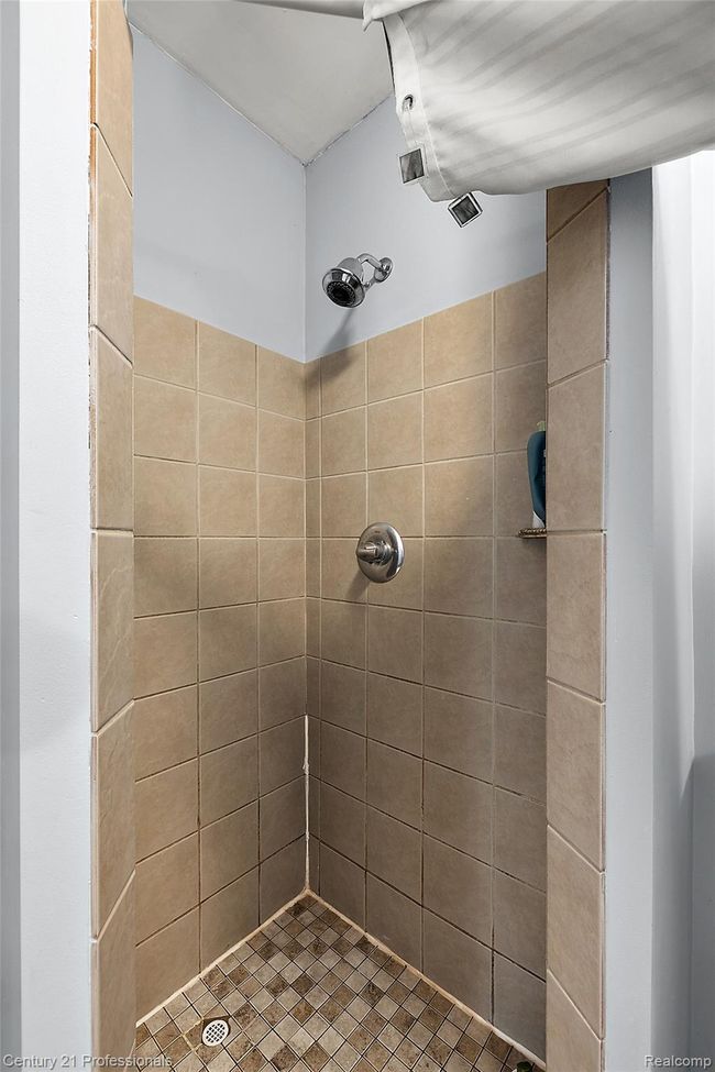 Walk in shower in lower level bathroom | Image 46