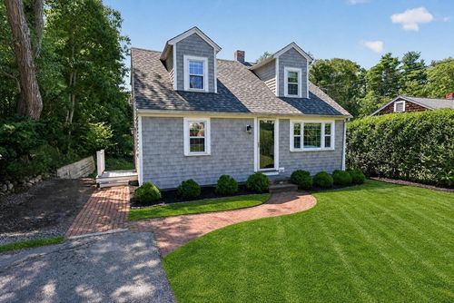 47 Church St, Cohasset, MA, 02025-1533 | Card Image
