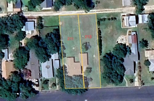 24-213 W Centre St, Fredericksburg, TX, 78624-3309 | Card Image