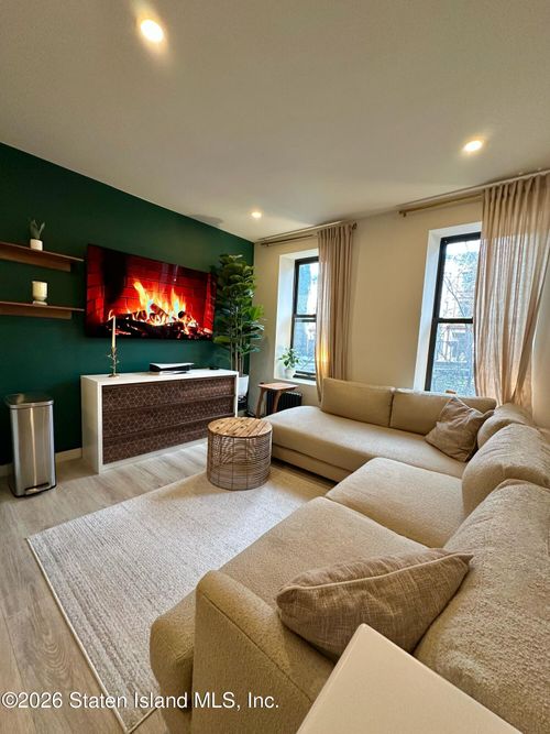 1m-300 8th Ave, Brooklyn, NY, 11215-3033 | Card Image