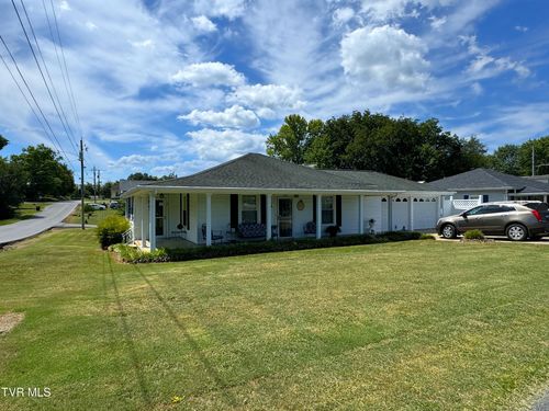 631 6th St, Newport, TN, 37821-4016 | Card Image