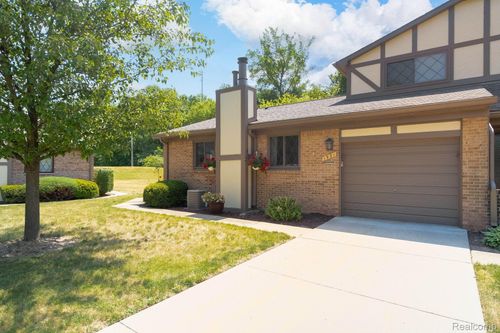 1931 Allenway Ct, Rochester Hills, MI, 48309-3315 | Card Image