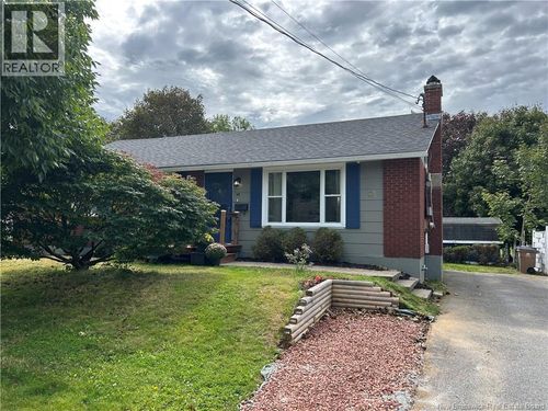 68 Champlain Dr, House with 4 bedrooms, 2 bathrooms and null parking in Saint John NB | Card Image